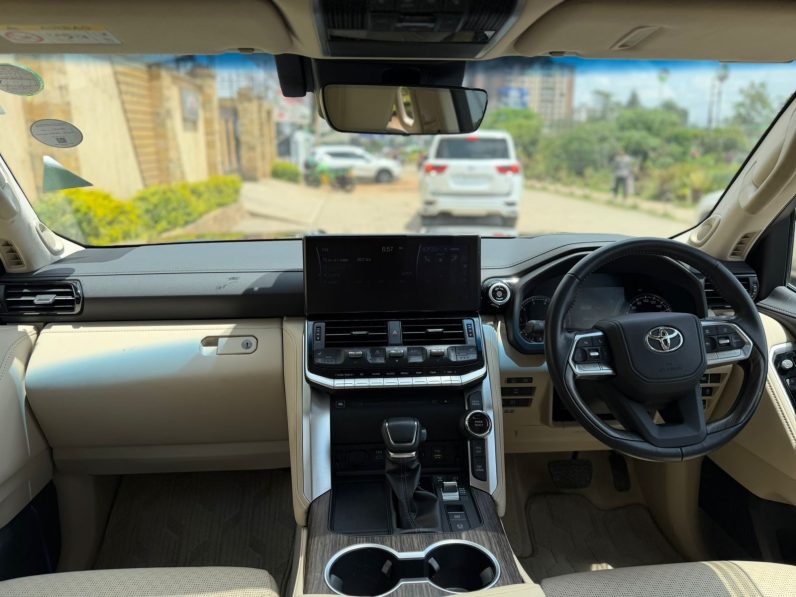 
								Toyota Land Cruiser 300 series ZX full									