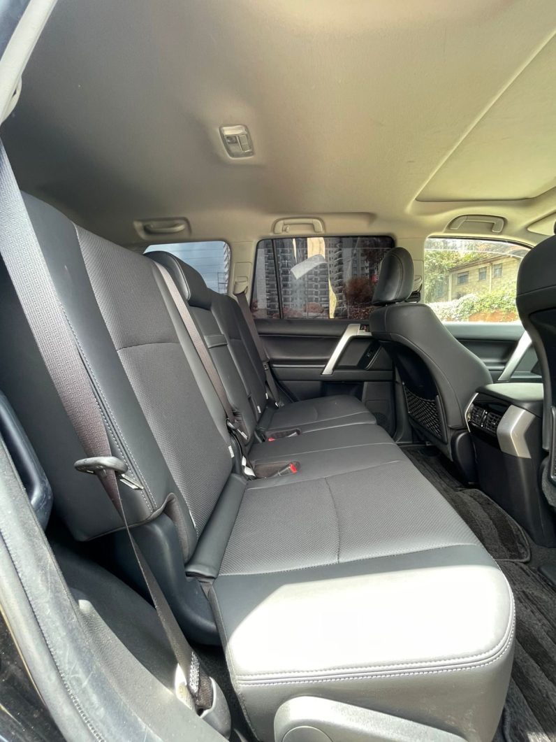 
								Toyota Land Cruiser Prado TXL full									