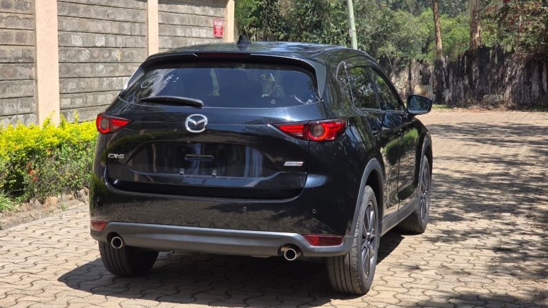 
								Mazda CX-5 full									