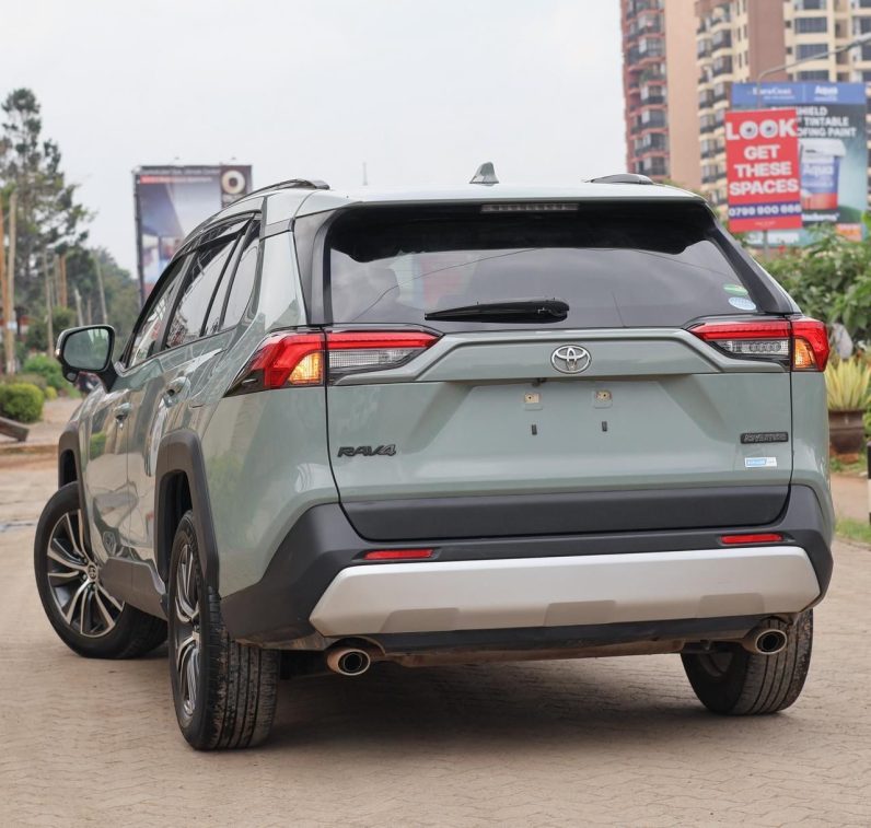 
								Toyota RAV4 full									