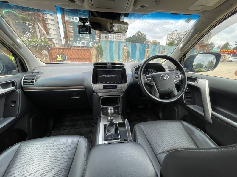 
								Toyota Land Cruiser Prado TXL full									