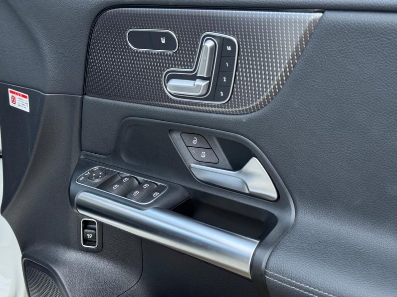 
								Mercedes Benz B180 full									