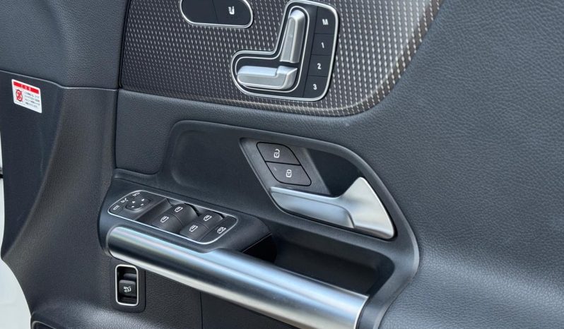 
								Mercedes Benz B180 full									