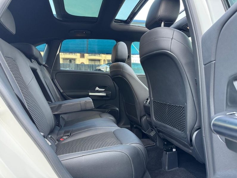 
								Mercedes Benz B180 full									