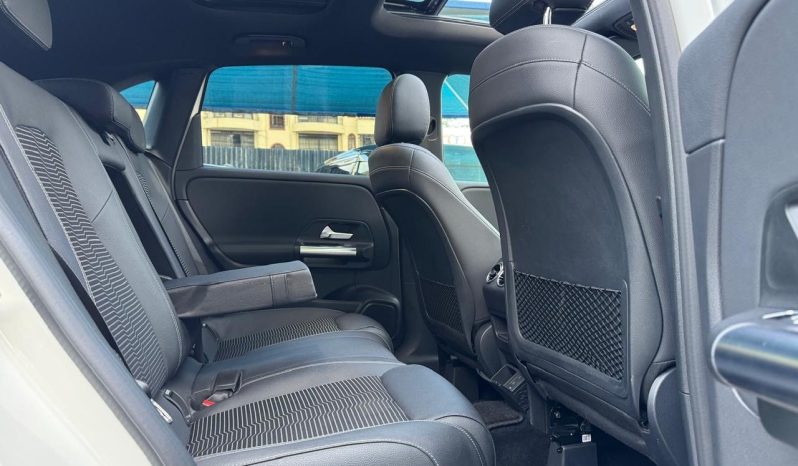 
								Mercedes Benz B180 full									