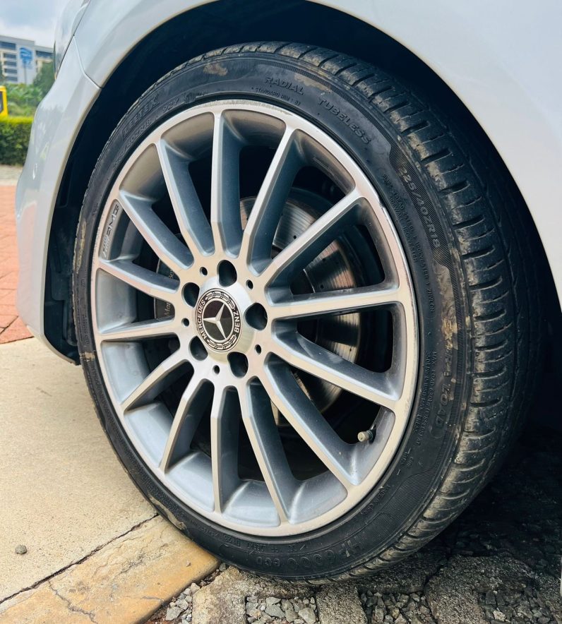 
								Mercedes Benz A180 full									