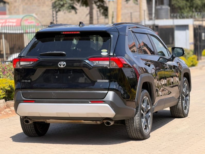 
								Toyota RAV4 GR Adventure full									