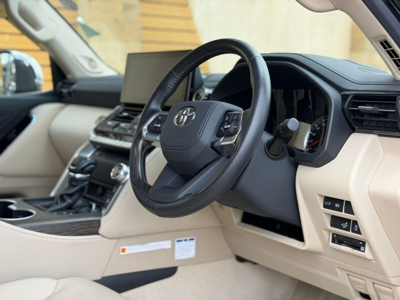 
								Toyota Land Cruiser 300 series ZX full									