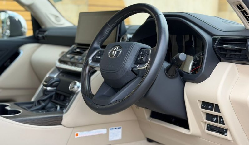 
								Toyota Land Cruiser 300 series ZX full									