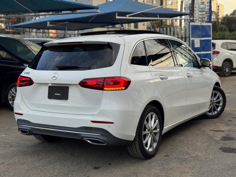 
								Mercedes Benz B180 full									