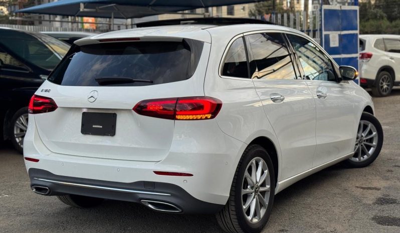 
								Mercedes Benz B180 full									