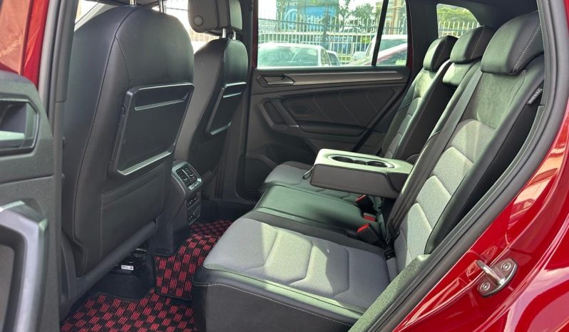 
								Volkswagen Tiguan full									