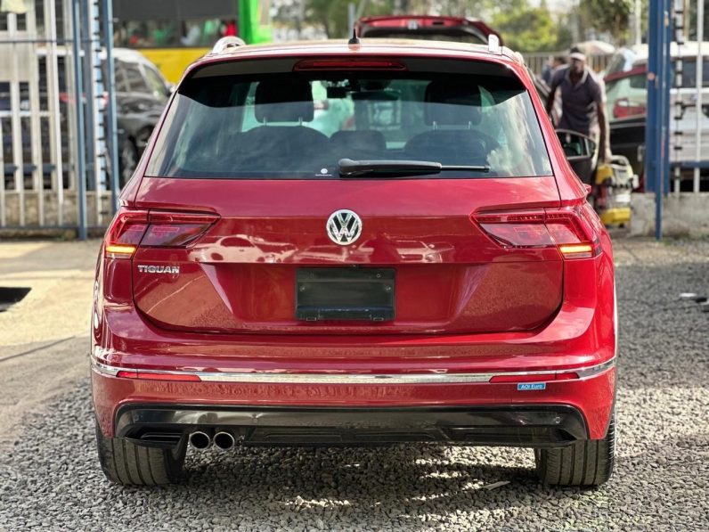 
								Volkswagen Tiguan full									