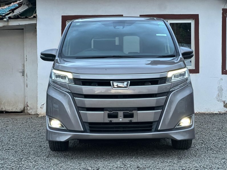 
								Toyota Noah full									