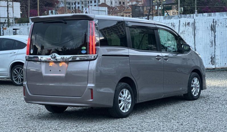 
								Toyota Noah full									