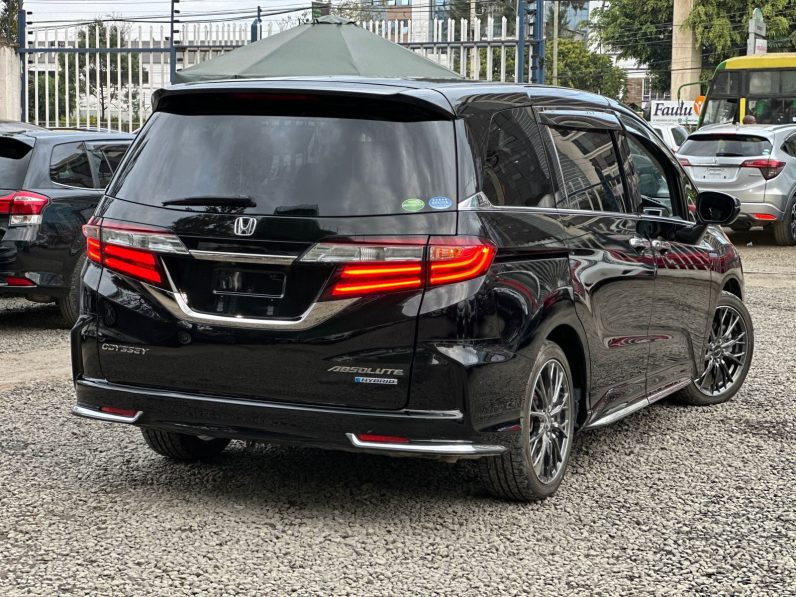 
								Honda Odyssey Absolute full									
