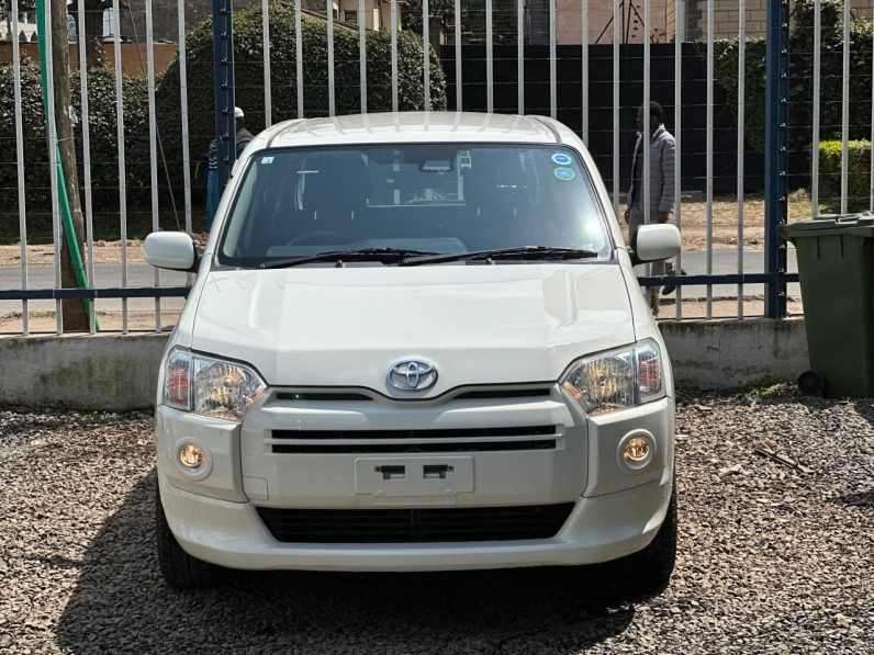 
								Toyota Succeed TX-G full									