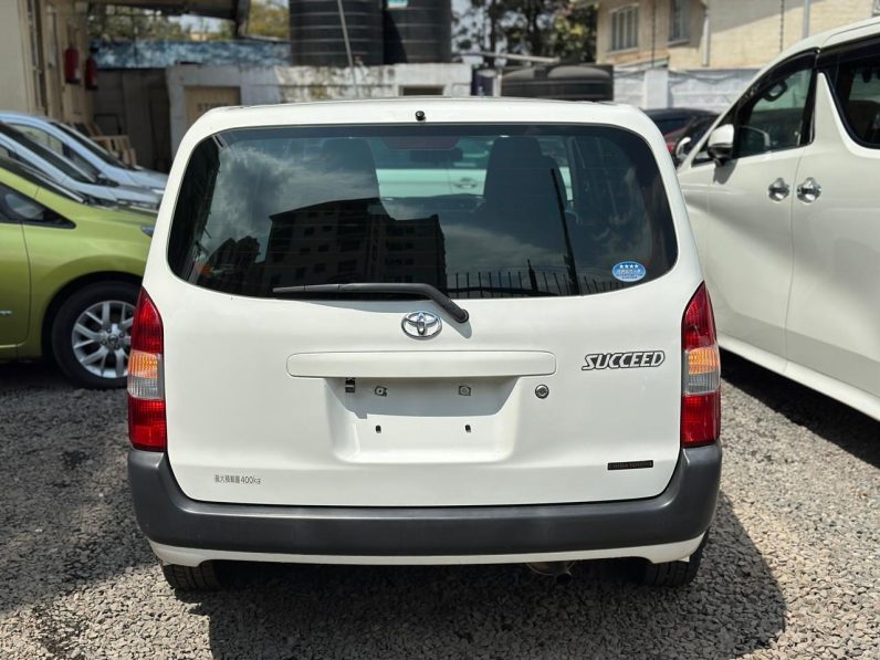 
								Toyota Succeed TX-G full									