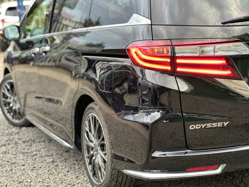 
								Honda Odyssey Absolute full									