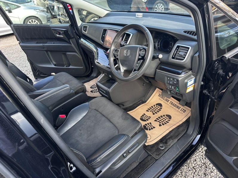 
								Honda Odyssey Absolute full									