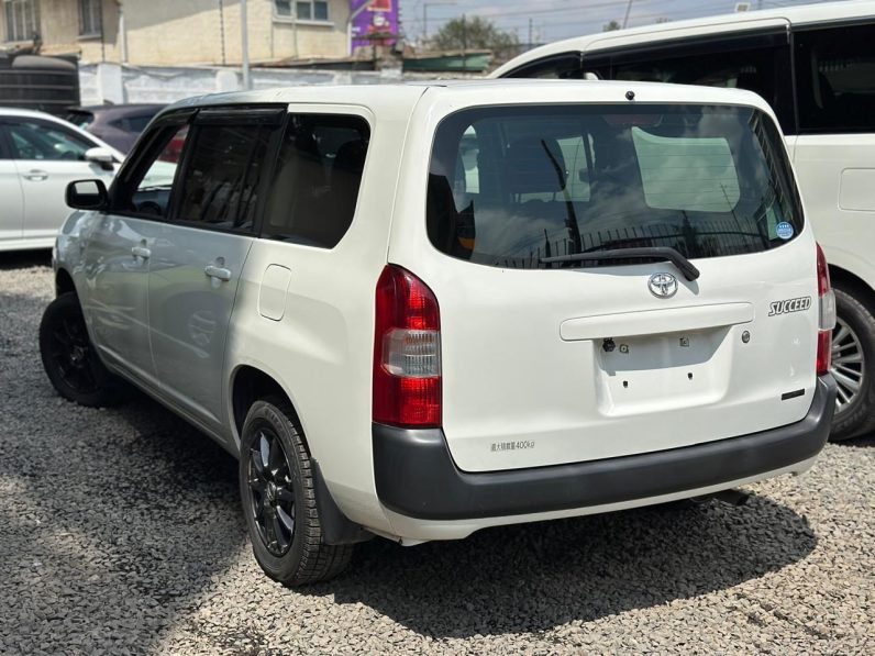 
								Toyota Succeed TX-G full									