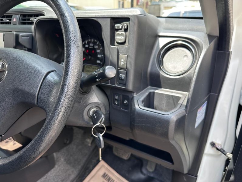 
								Toyota Succeed TX-G full									