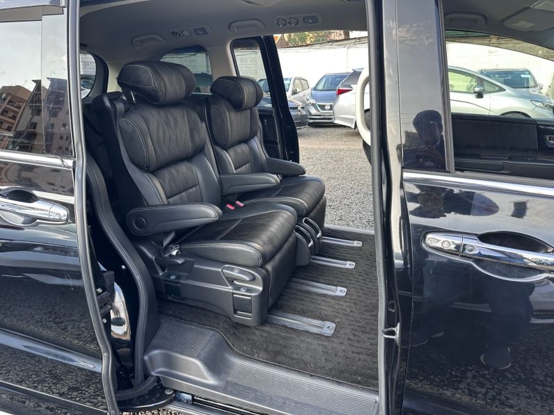 
								Honda Odyssey Absolute full									