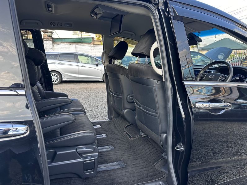 
								Honda Odyssey Absolute full									