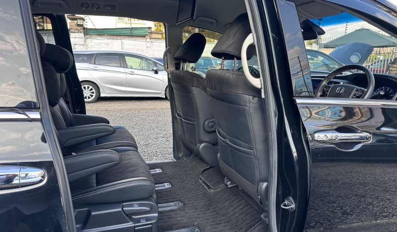 
								Honda Odyssey Absolute full									