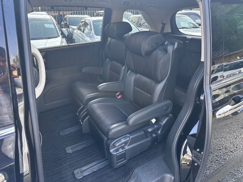 
								Honda Odyssey Absolute full									