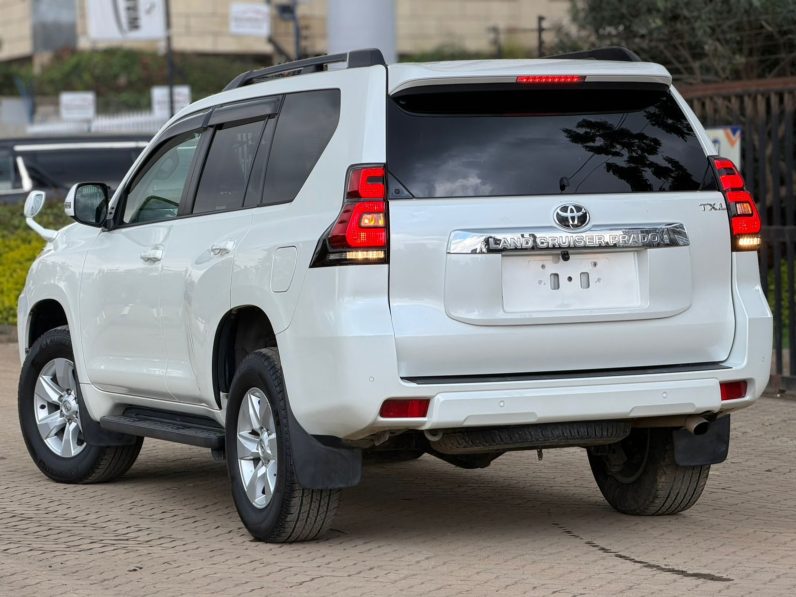 
								Toyota LandCruiser Prado TX-L full									