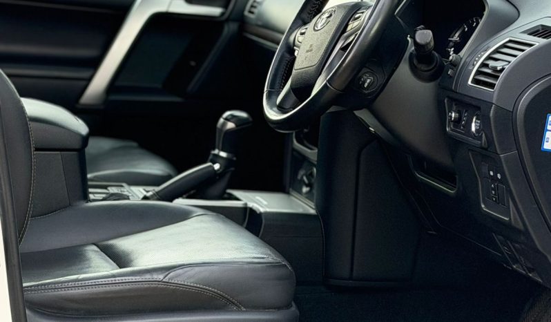 
								Toyota LandCruiser Prado TX-L full									