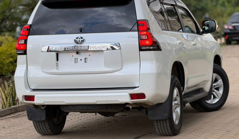 
								Toyota LandCruiser Prado TX-L full									