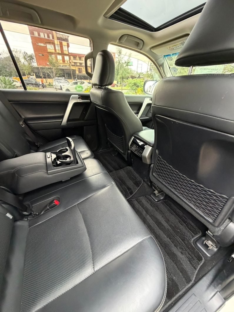 
								Toyota LandCruiser Prado TX-L full									