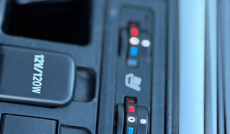 
								Toyota Land Cruiser Prado TXL full									