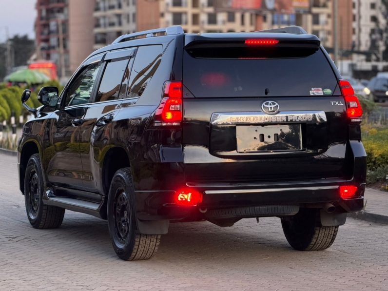 
								Toyota Land Cruiser Prado TXL full									