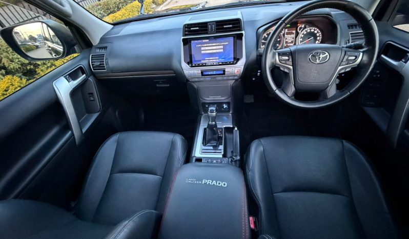 
								Toyota Land Cruiser Prado TXL full									