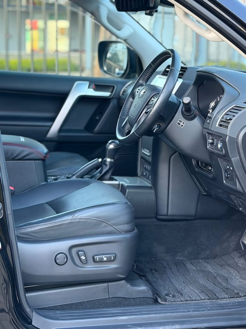 
								Toyota Land Cruiser Prado TXL full									