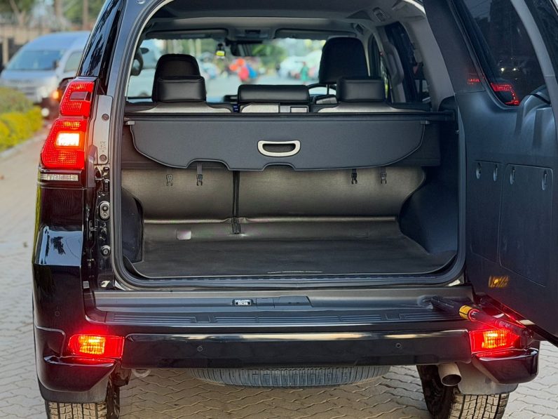 
								Toyota Land Cruiser Prado TXL full									