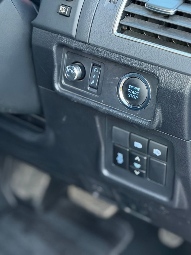 
								Toyota Land Cruiser Prado TXL full									