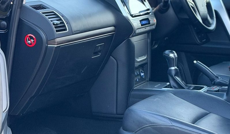 
								Toyota Land Cruiser Prado TXL full									