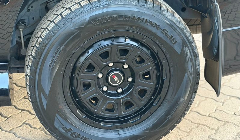 
								Toyota Land Cruiser Prado TXL full									