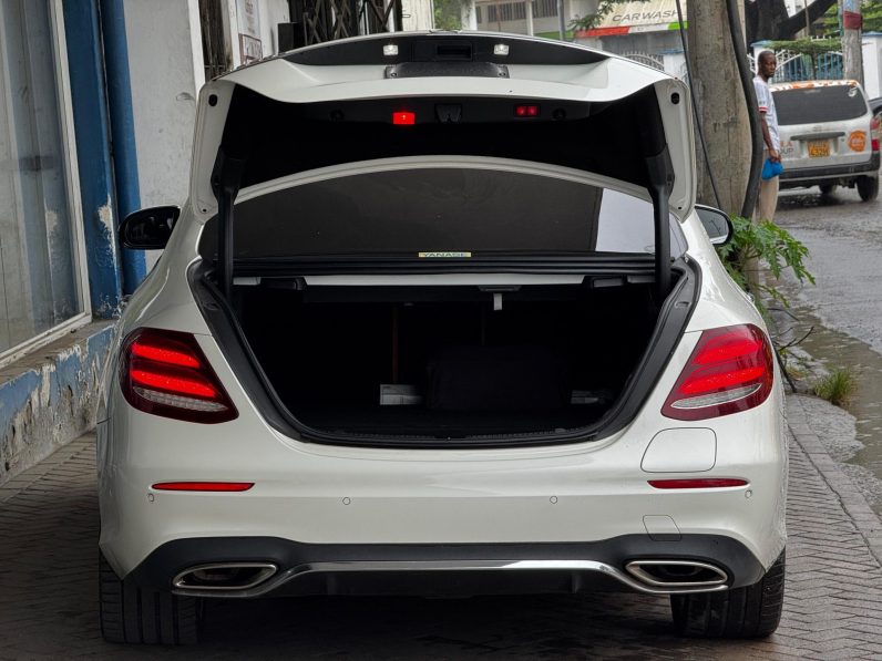 
								Mercedes Benz E350e full									