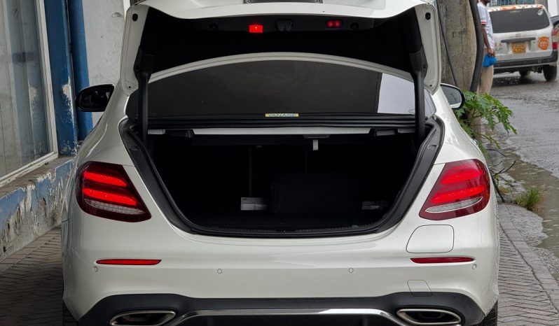 
								Mercedes Benz E350e full									