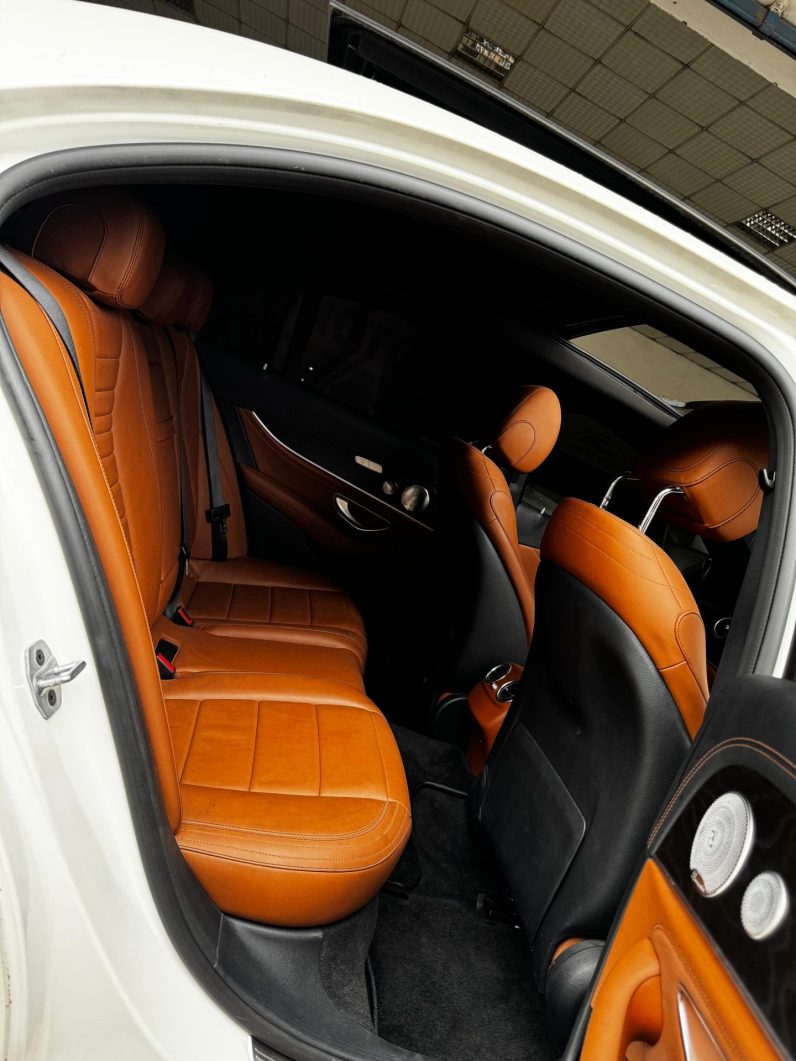 
								Mercedes Benz E350e full									