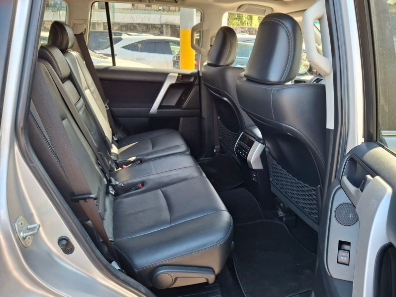 
								Toyota LandCruiser Prado Kakadu full									