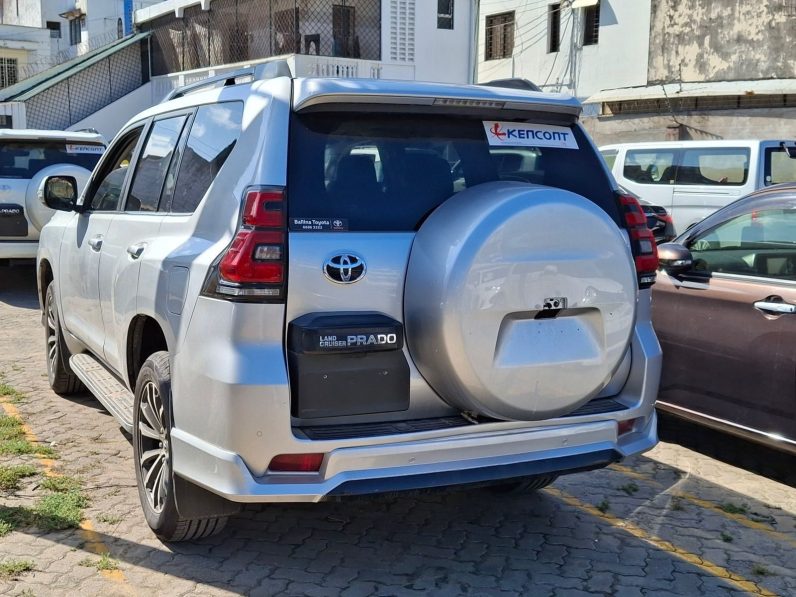 
								Toyota LandCruiser Prado Kakadu full									