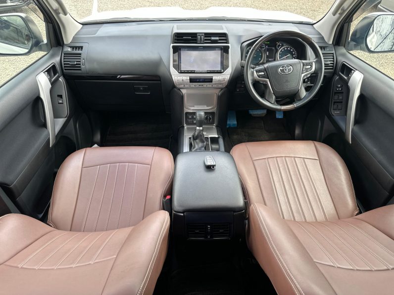 
								Toyota LandCruiser Prado TX full									