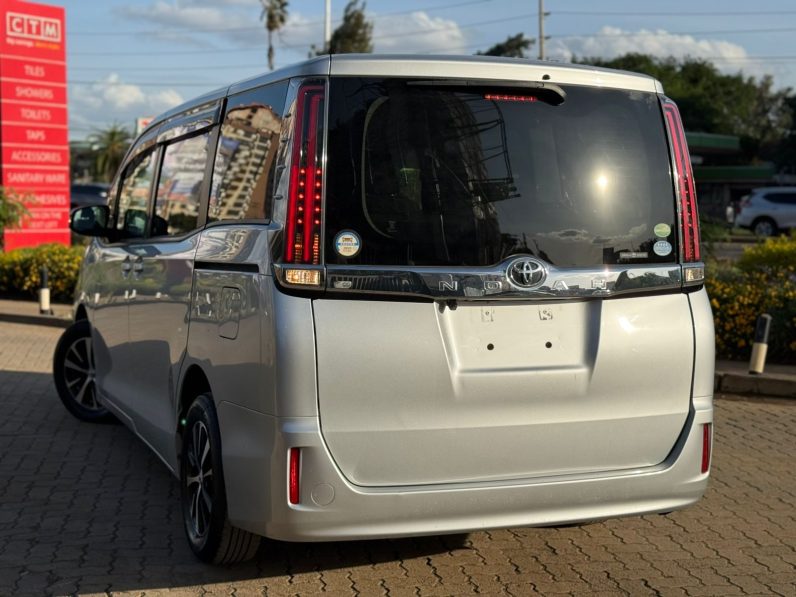
								Toyota Noah full									