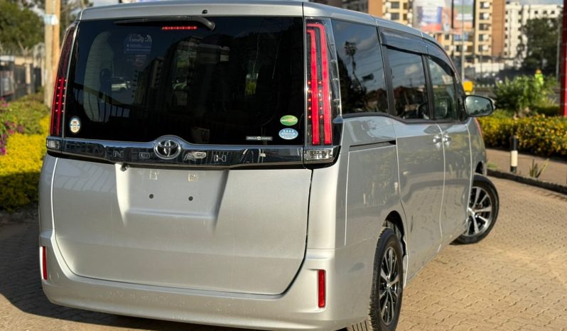 
								Toyota Noah full									
